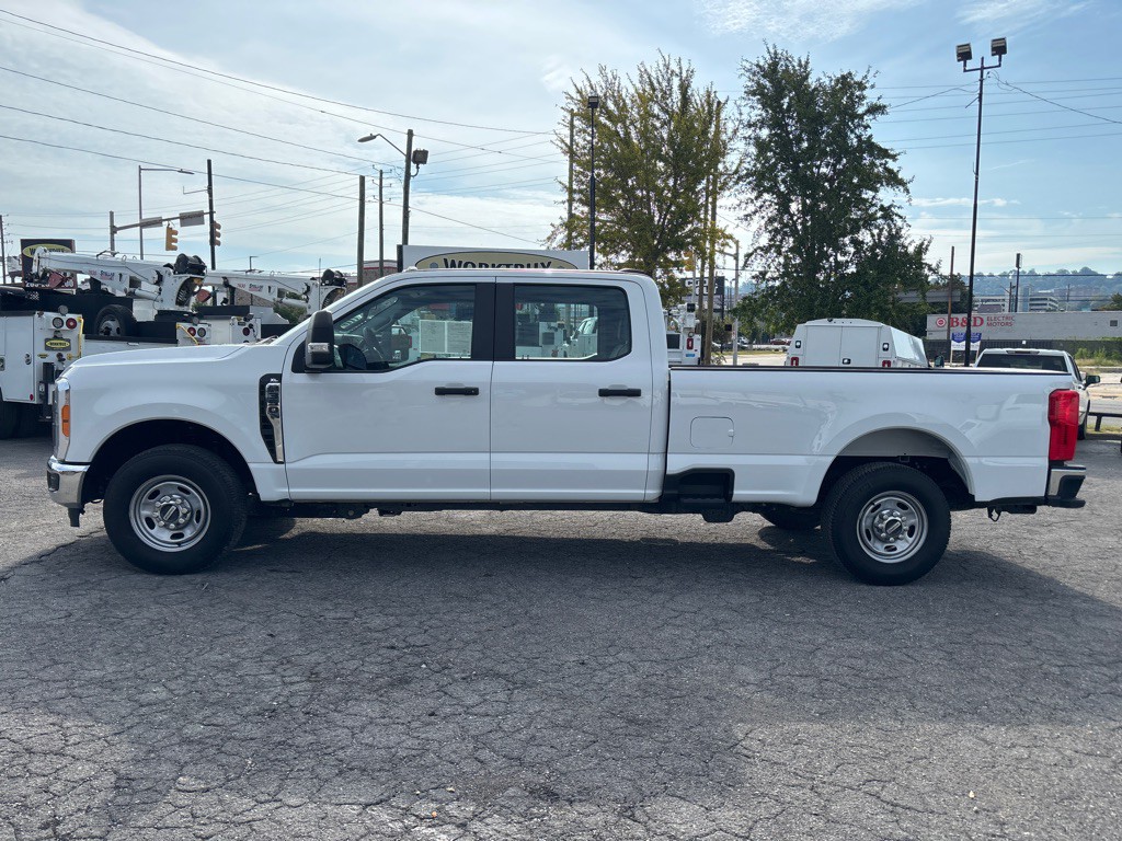 2023 Ford F-350 Image 2