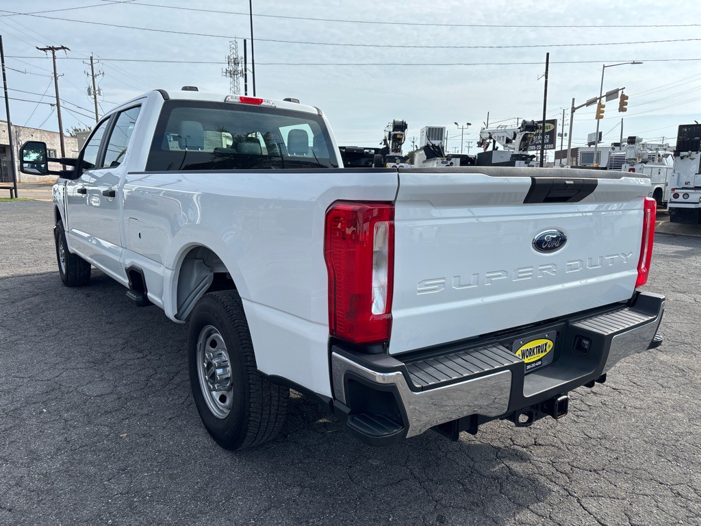 2023 Ford F-350 Image 3
