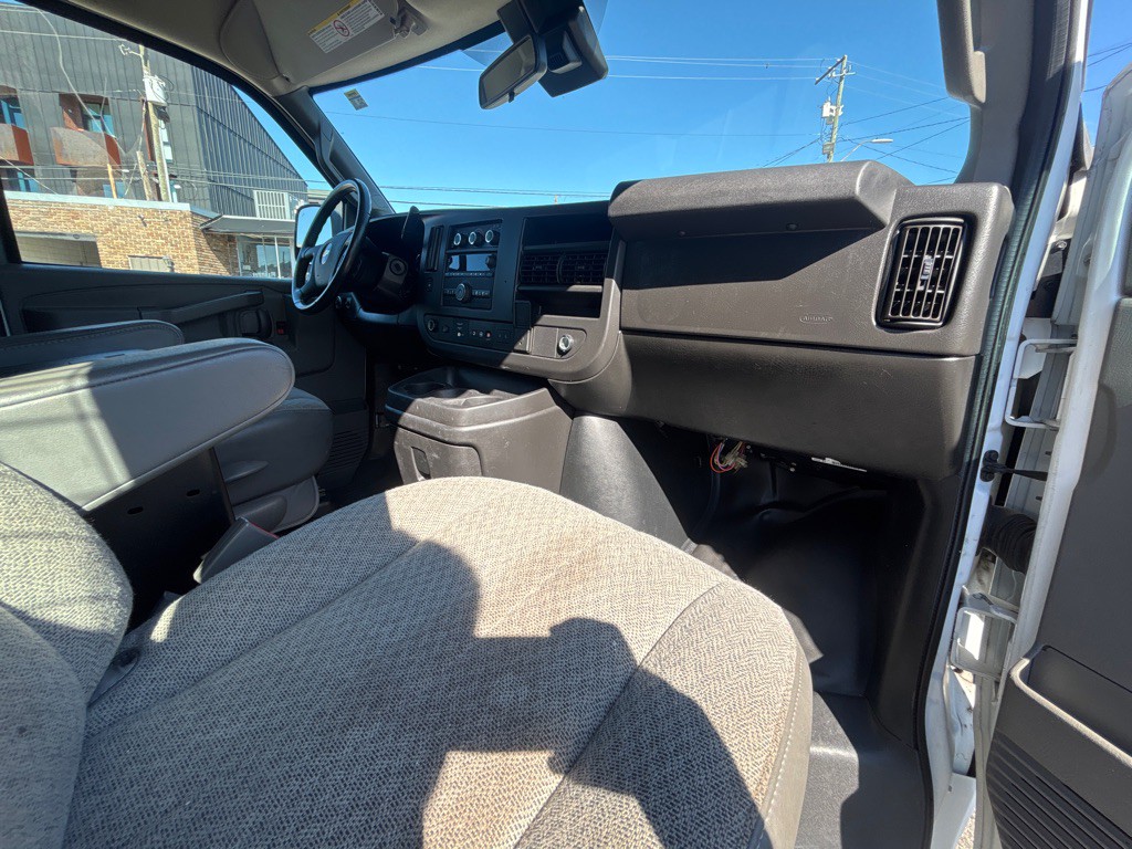 2020 Chevrolet Express Image 17