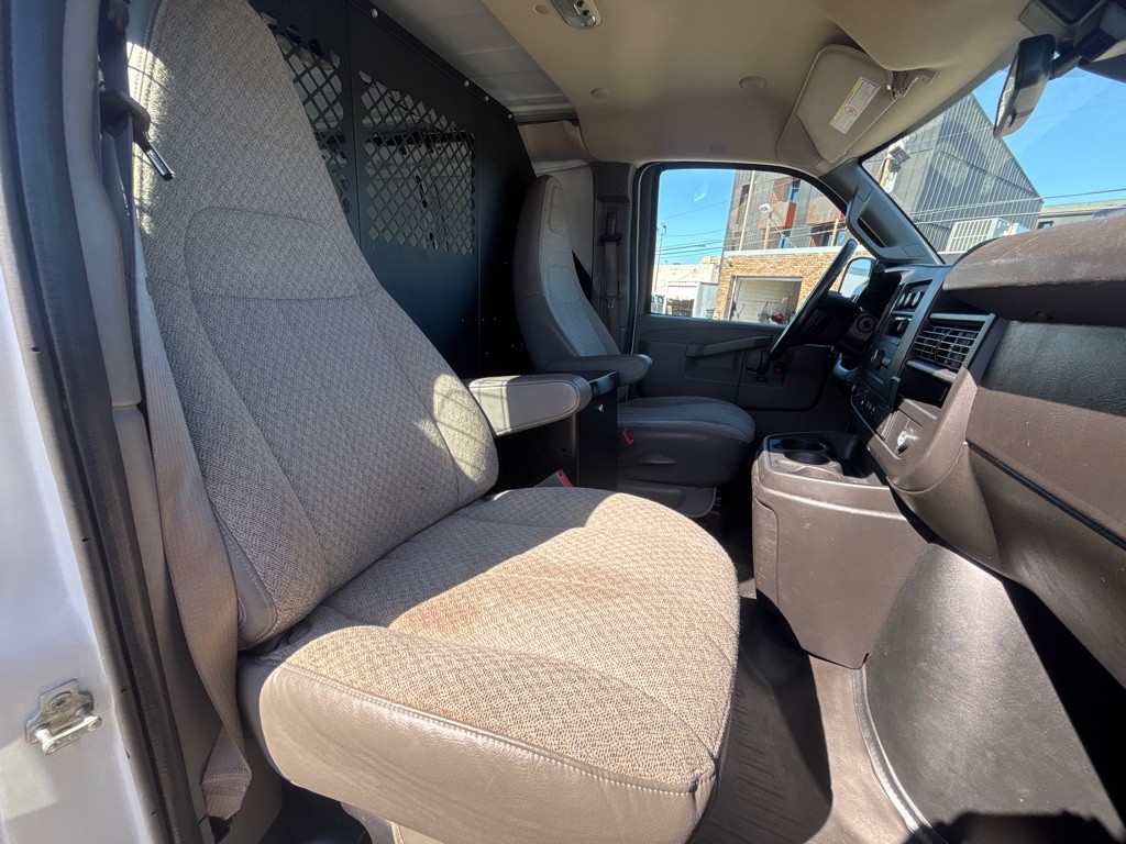 2020 Chevrolet Express Image 18