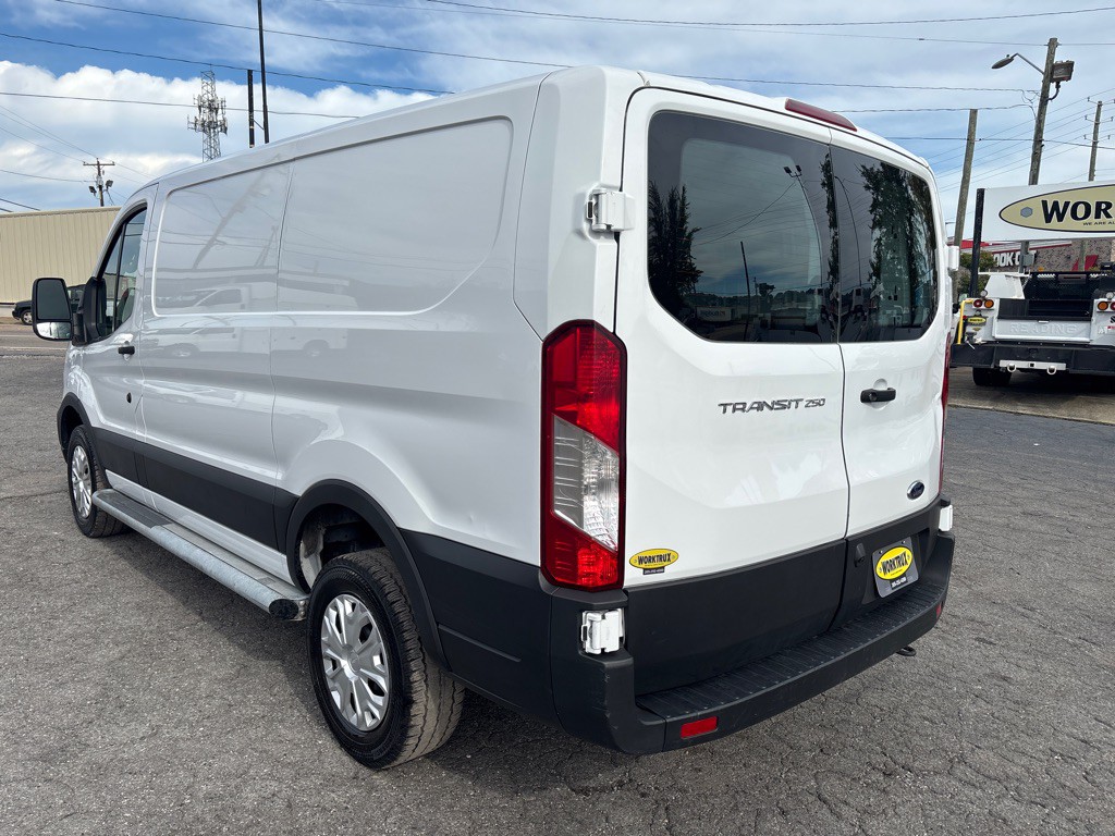 2023 Ford T250 Image 3