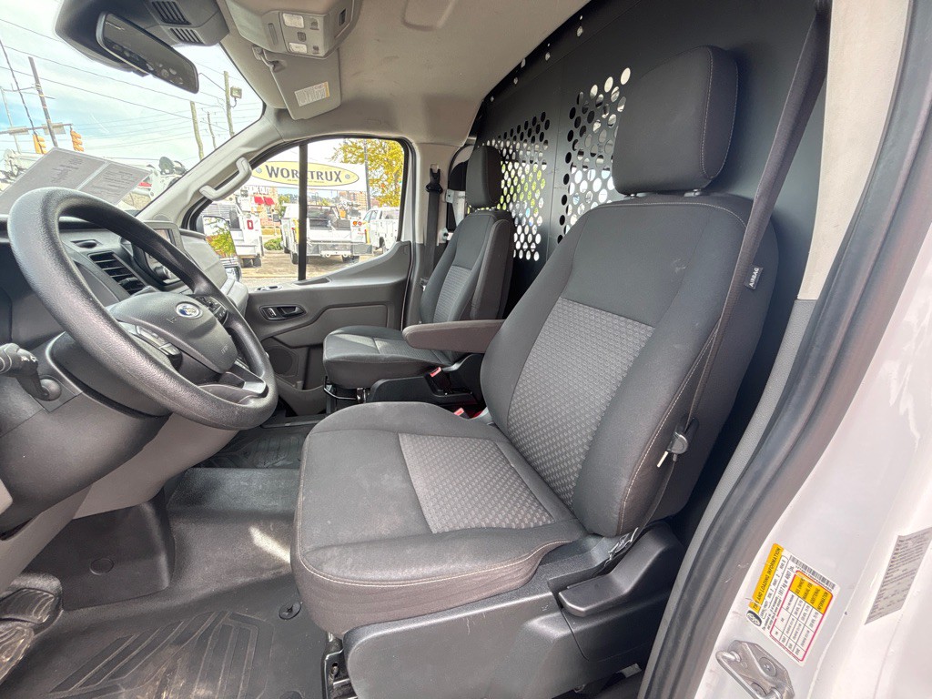 2023 Ford T250 Image 17