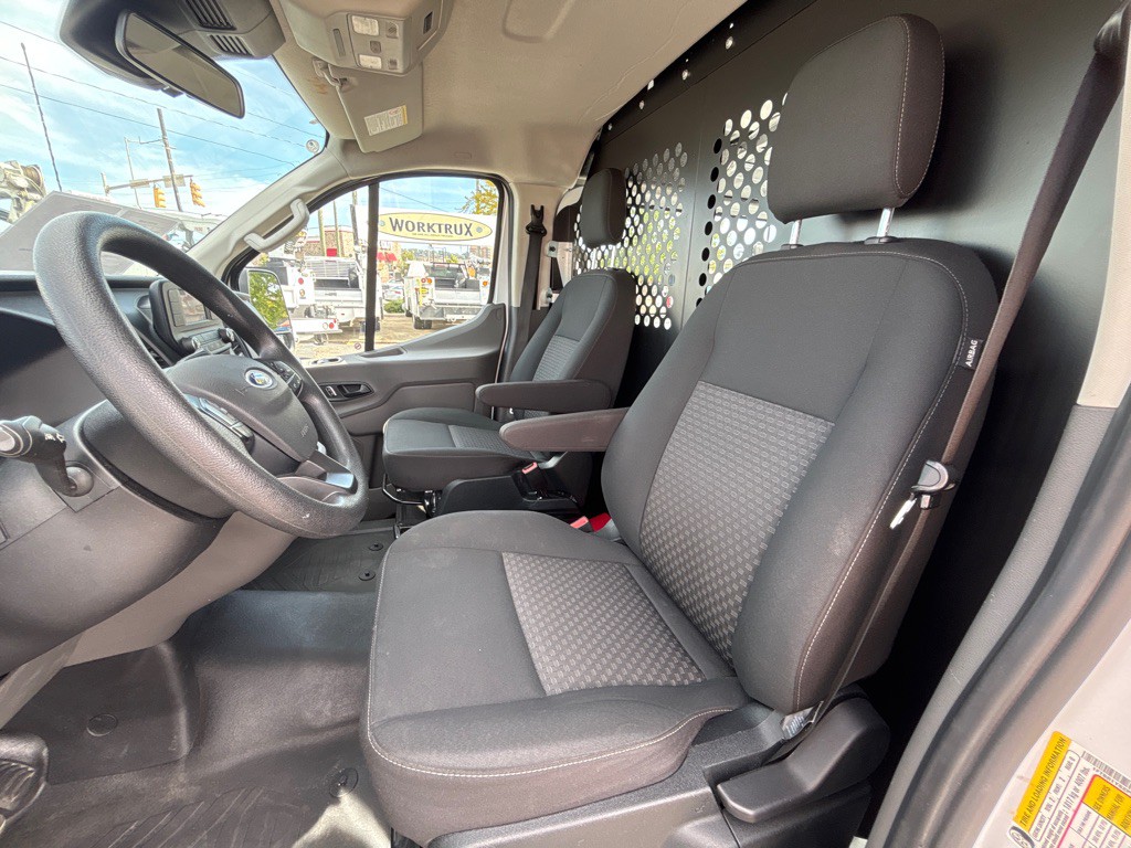 2023 Ford T250 Image 17