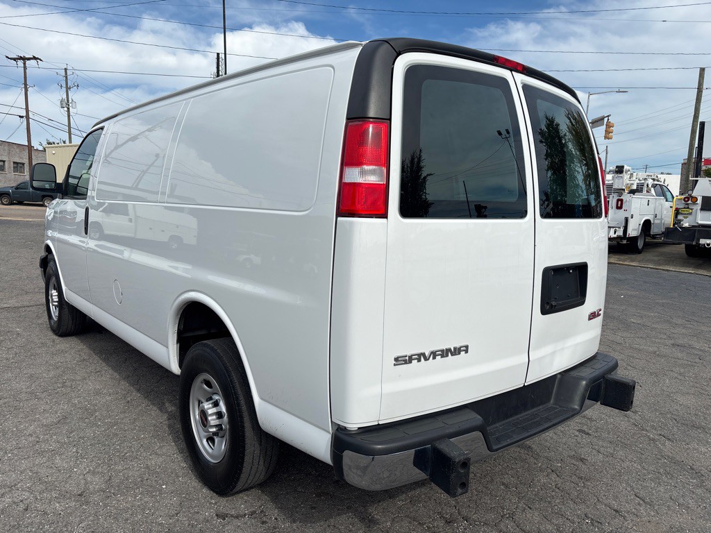 2023 GMC G2500 Image 3