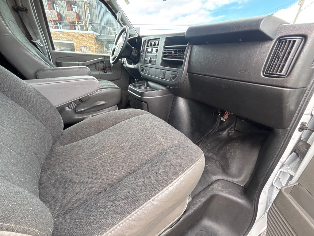 2023 GMC G2500 Image 16