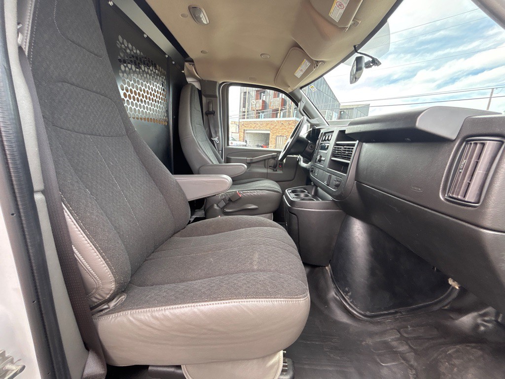 2023 GMC G2500 Image 17