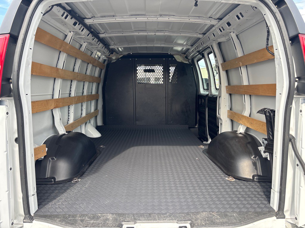 2023 GMC G2500 Image 18