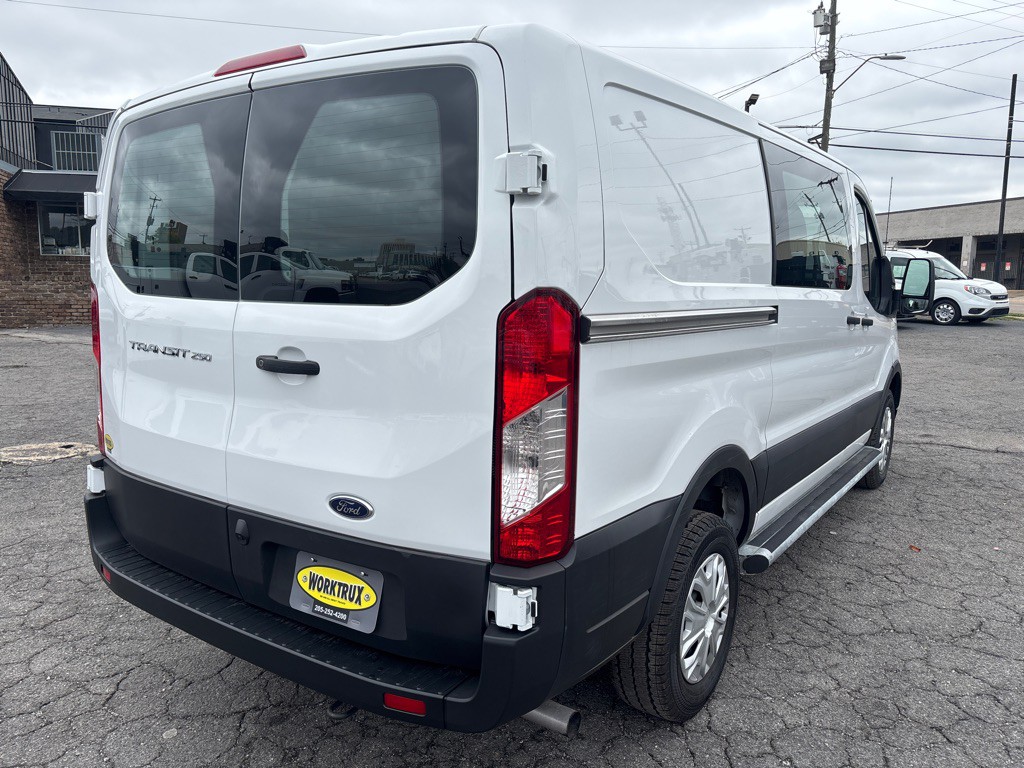 2023 Ford T250 Image 5