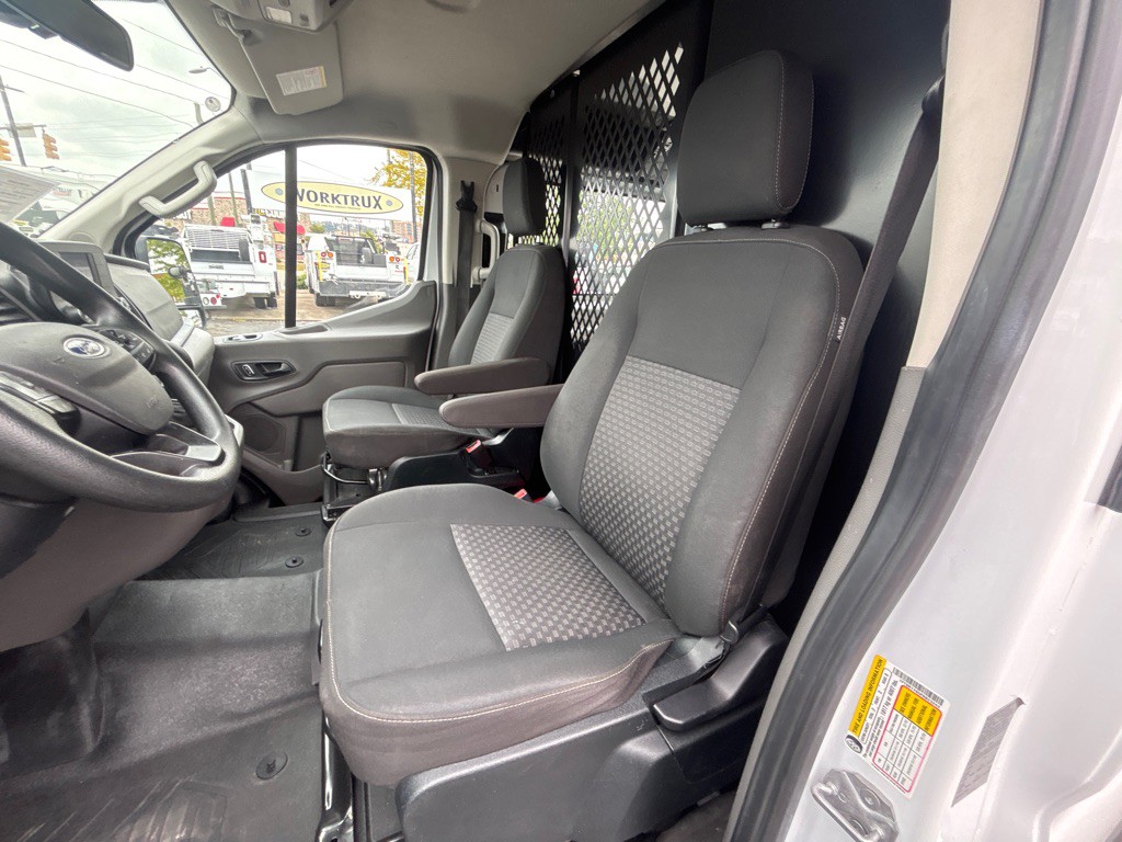 2023 Ford T250 Image 17