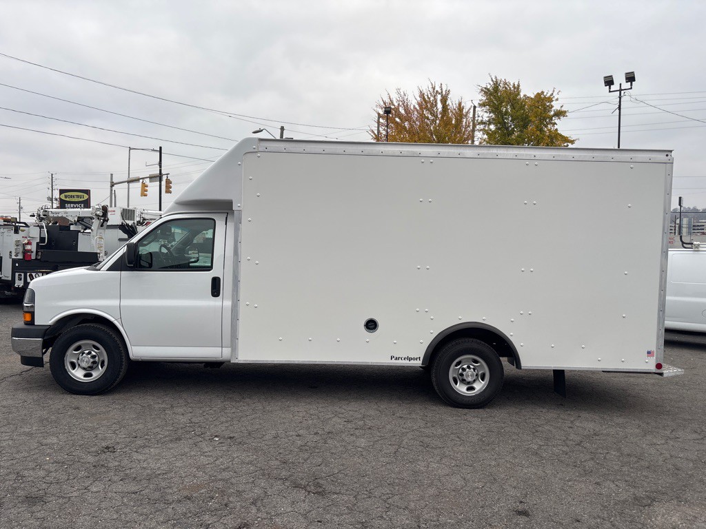 2019 Chevrolet Express Image 2