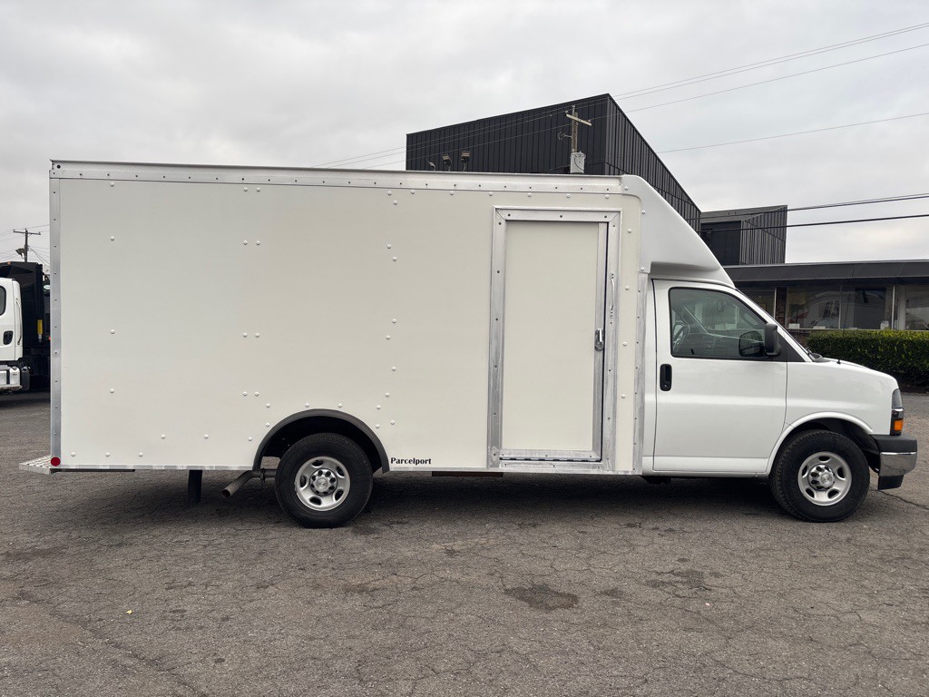 2019 Chevrolet Express Image 6