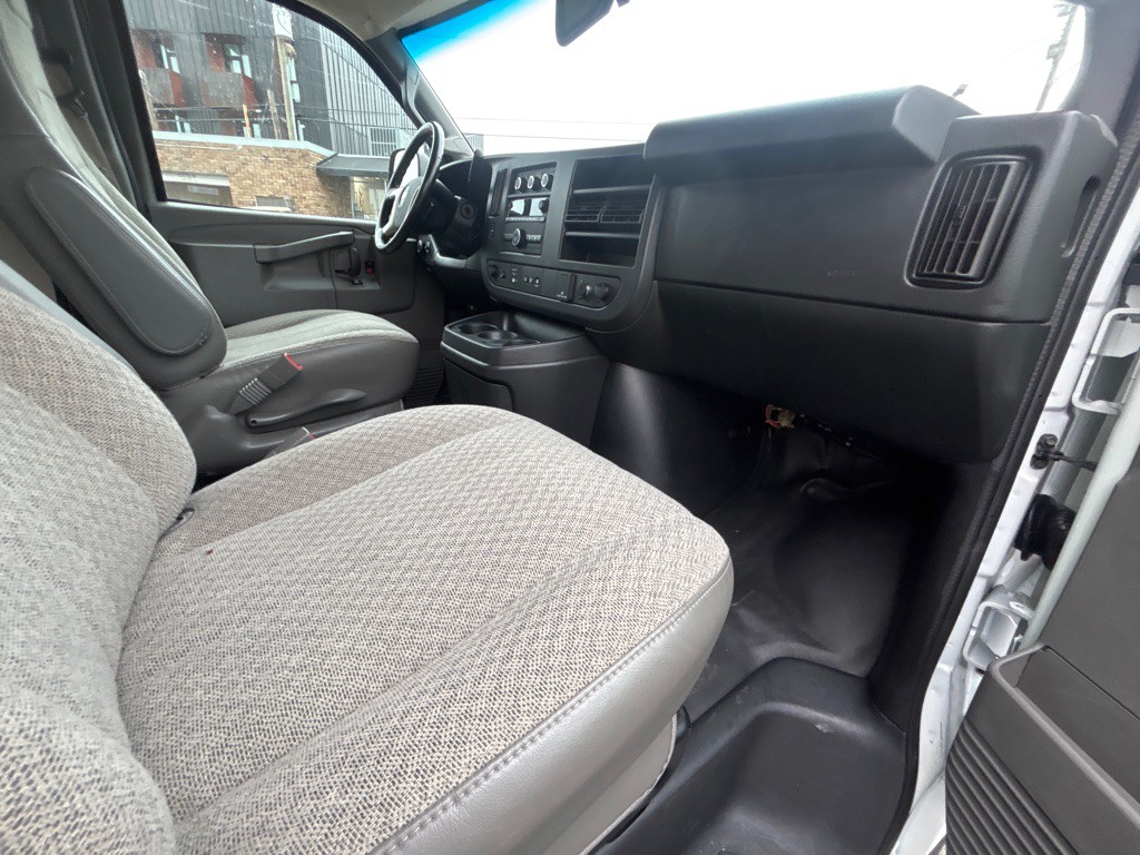 2019 Chevrolet Express Image 17
