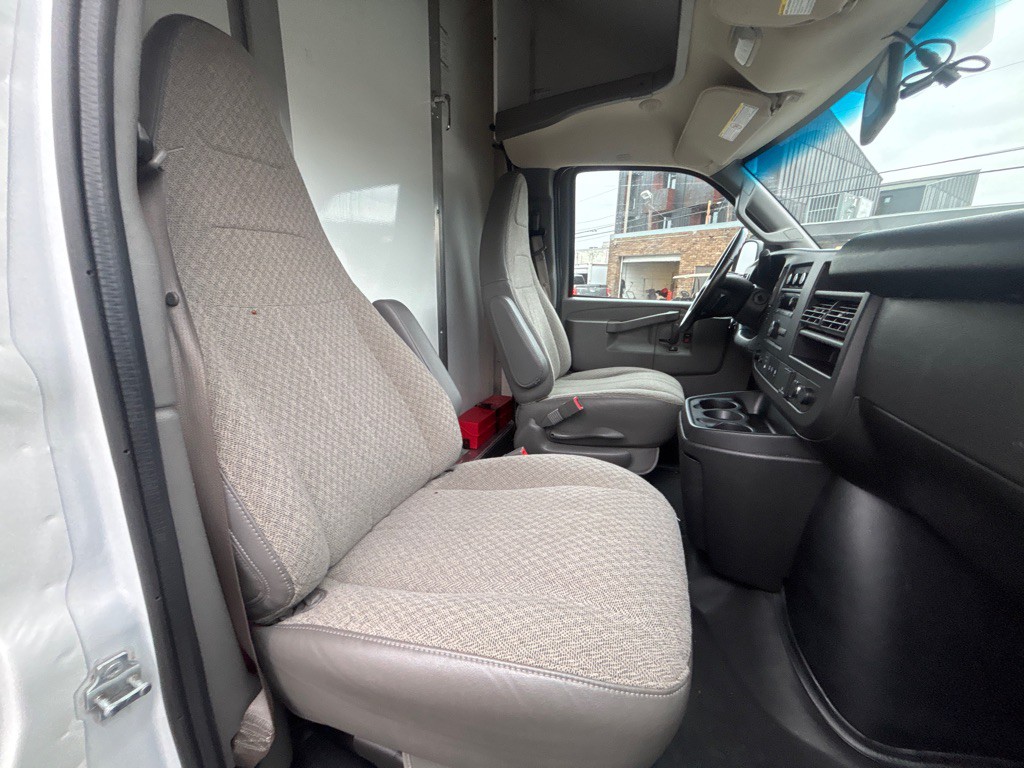 2019 Chevrolet Express Image 18