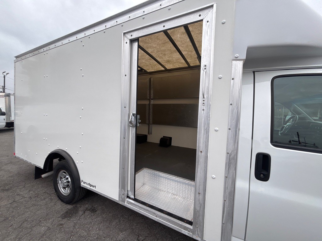 2019 Chevrolet Express Image 21