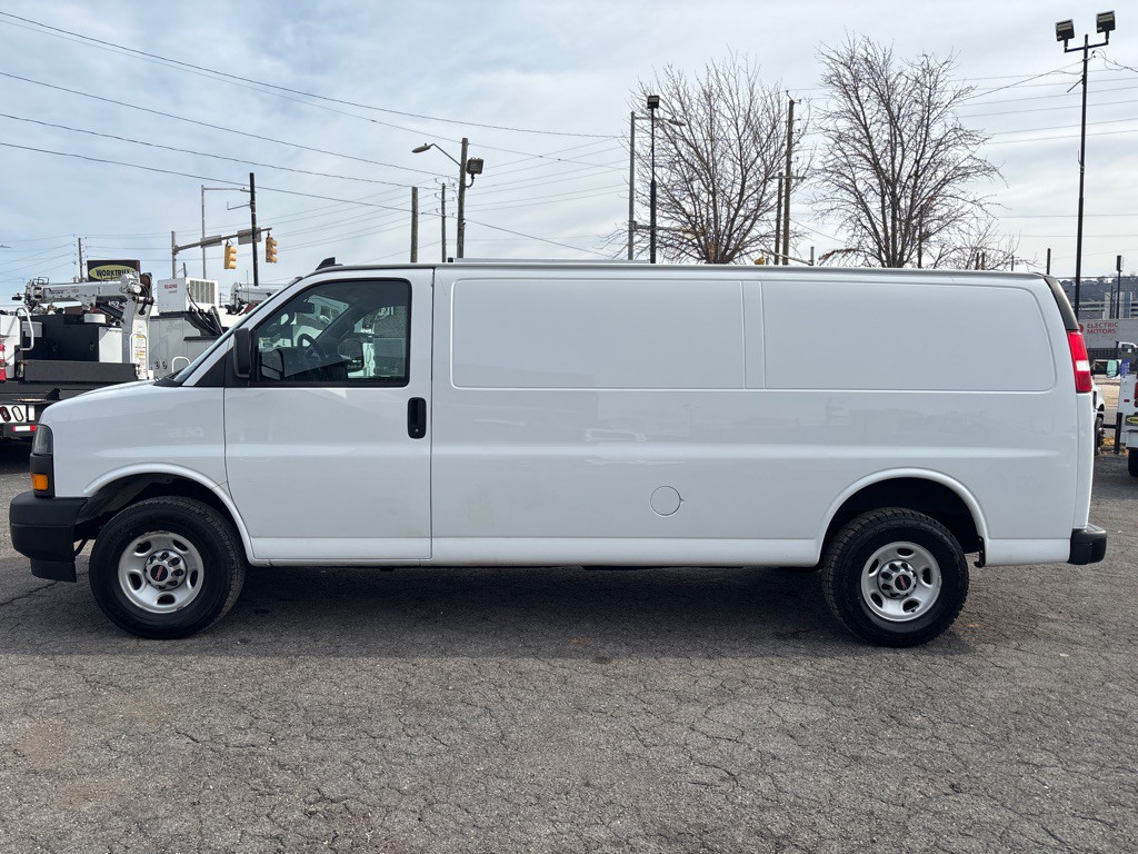 2023 GMC Savana Image 2