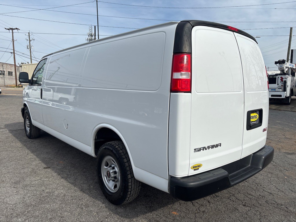 2023 GMC Savana Image 3