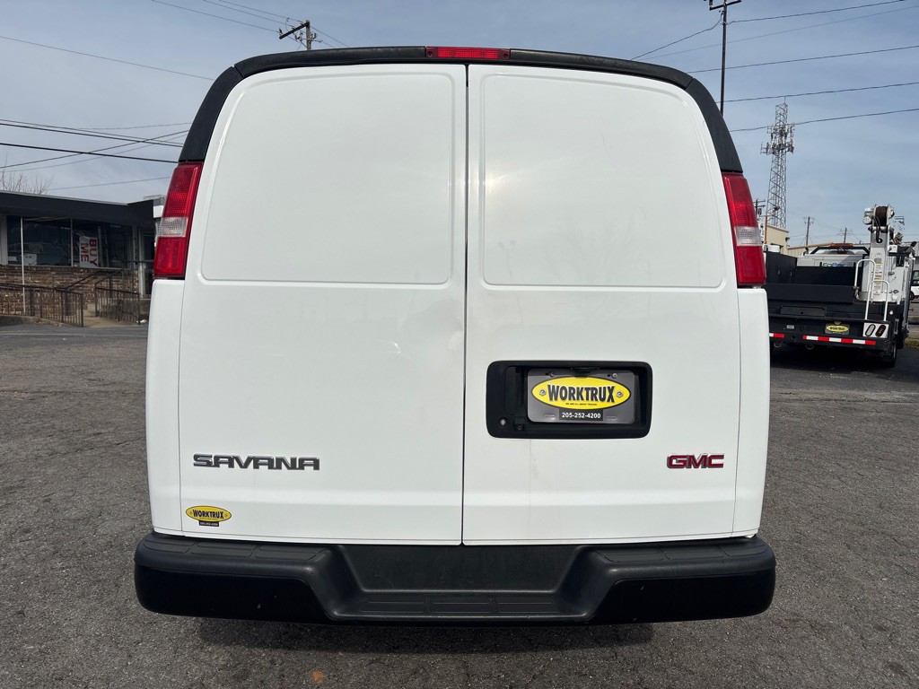 2023 GMC Savana Image 4