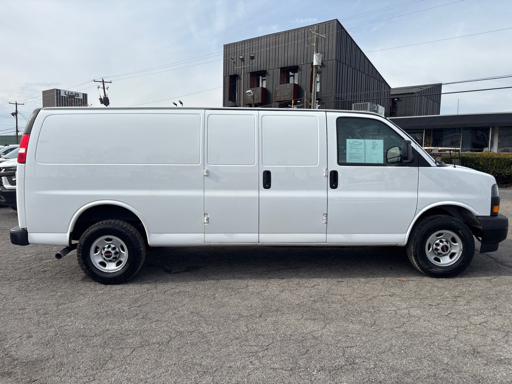 2023 GMC Savana Image 6