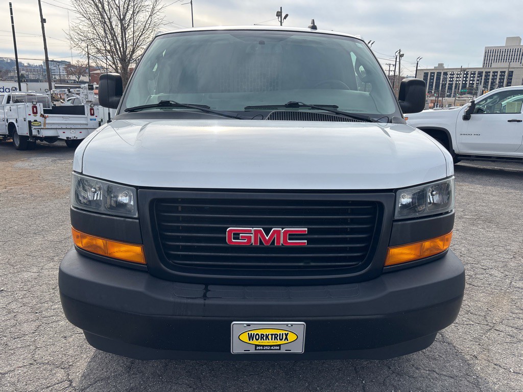 2023 GMC Savana Image 8