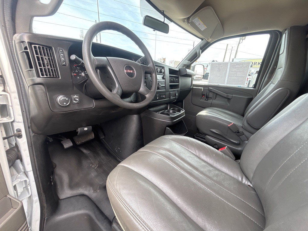 2023 GMC Savana Image 9