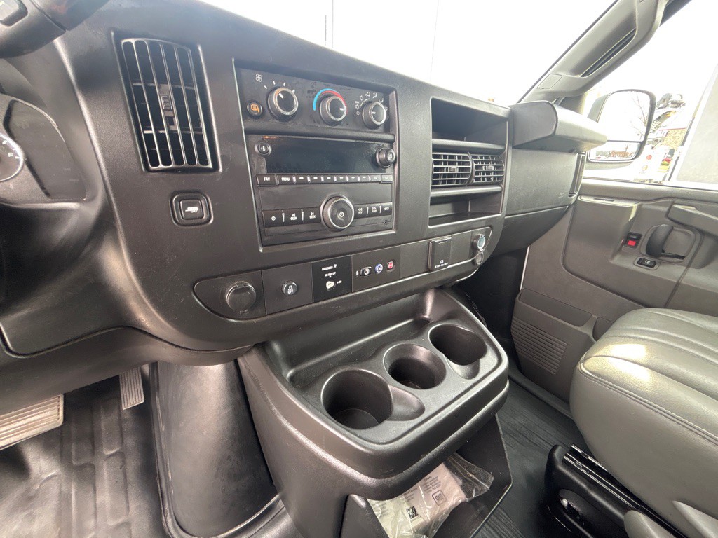 2023 GMC Savana Image 12