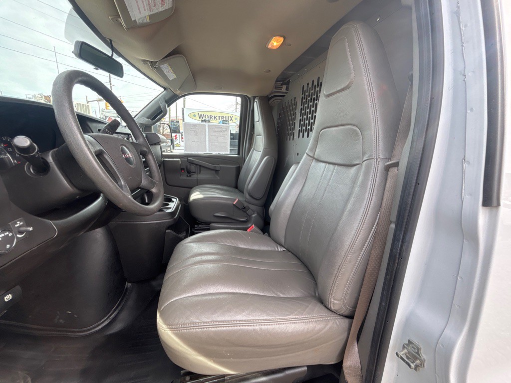 2023 GMC Savana Image 14