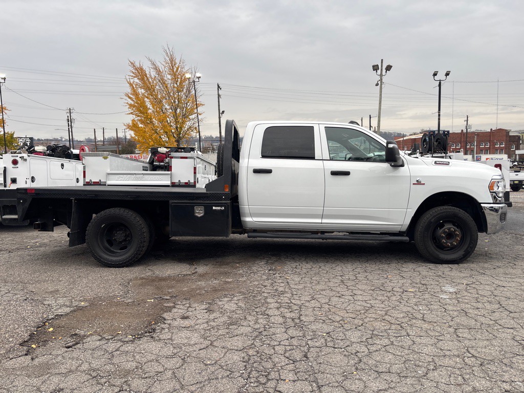 2024 RAM 3500 Image 2