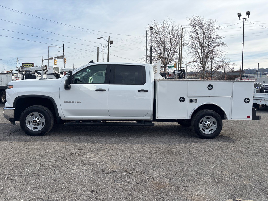 2024 Chevrolet Silverado 1500 Image 2