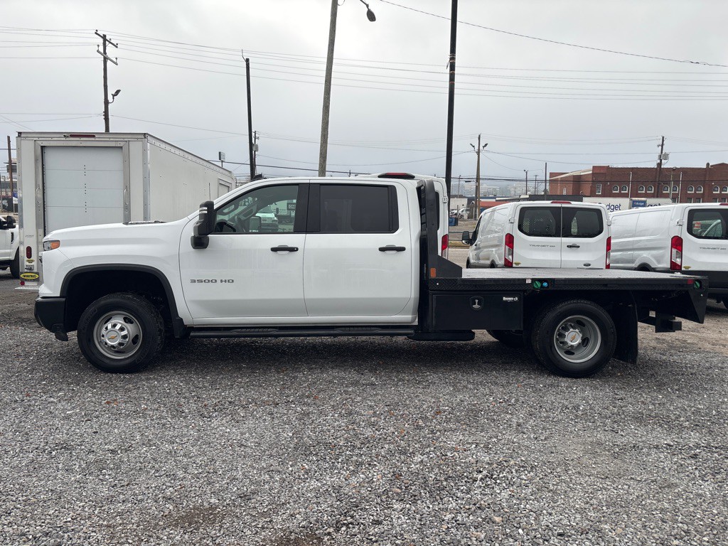 2025 Chevrolet Silverado 1500 Image 2