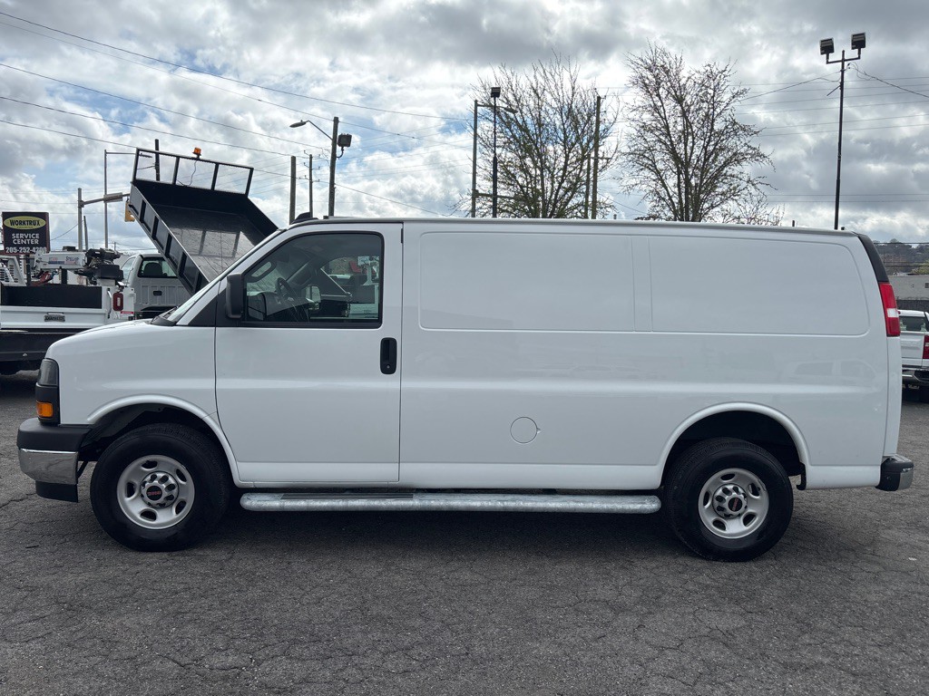 2024 GMC Savana Image 2