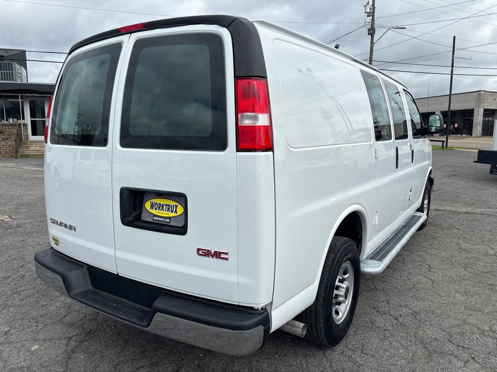 2024 GMC Savana Image 5