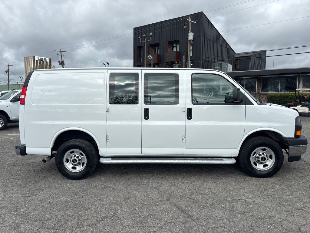 2024 GMC Savana Image 6