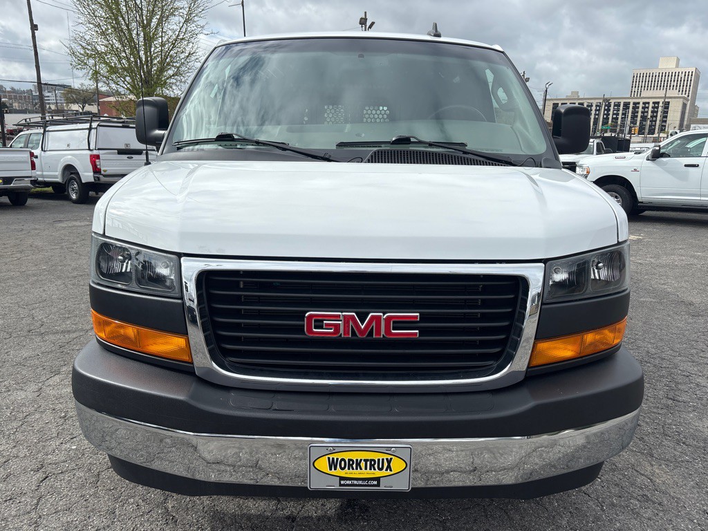 2024 GMC Savana Image 8