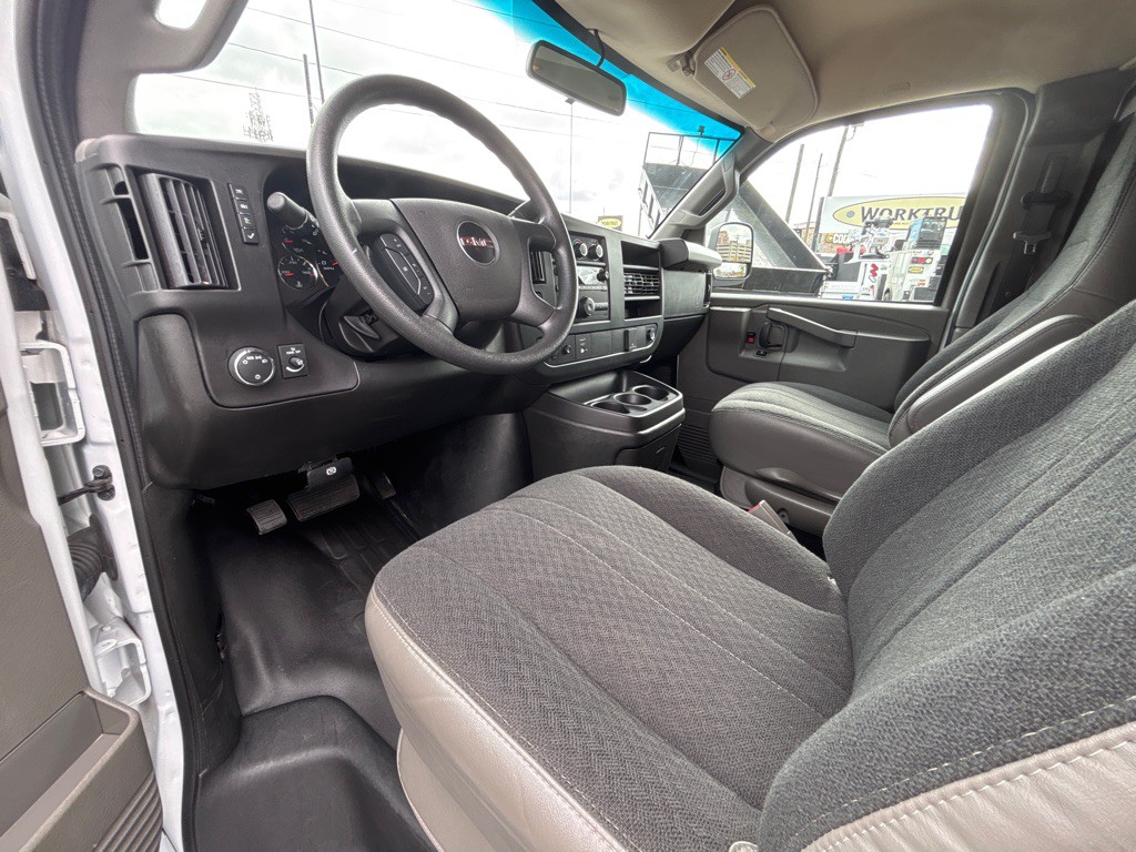 2024 GMC Savana Image 9