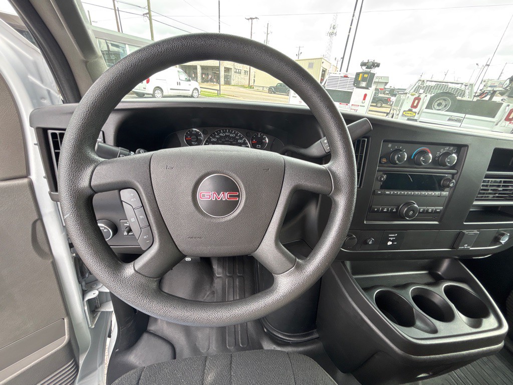2024 GMC Savana Image 11