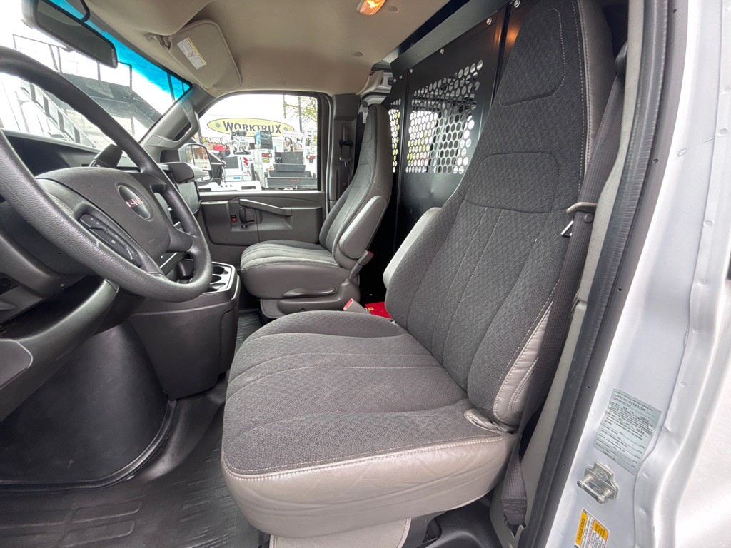 2024 GMC Savana Image 15