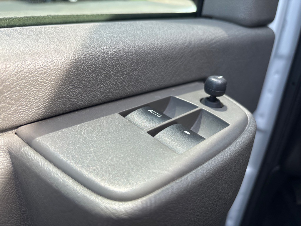 2024 Chevrolet Express Image 9