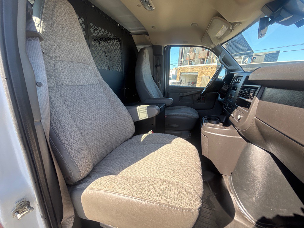 2020 Chevrolet Express Image 17