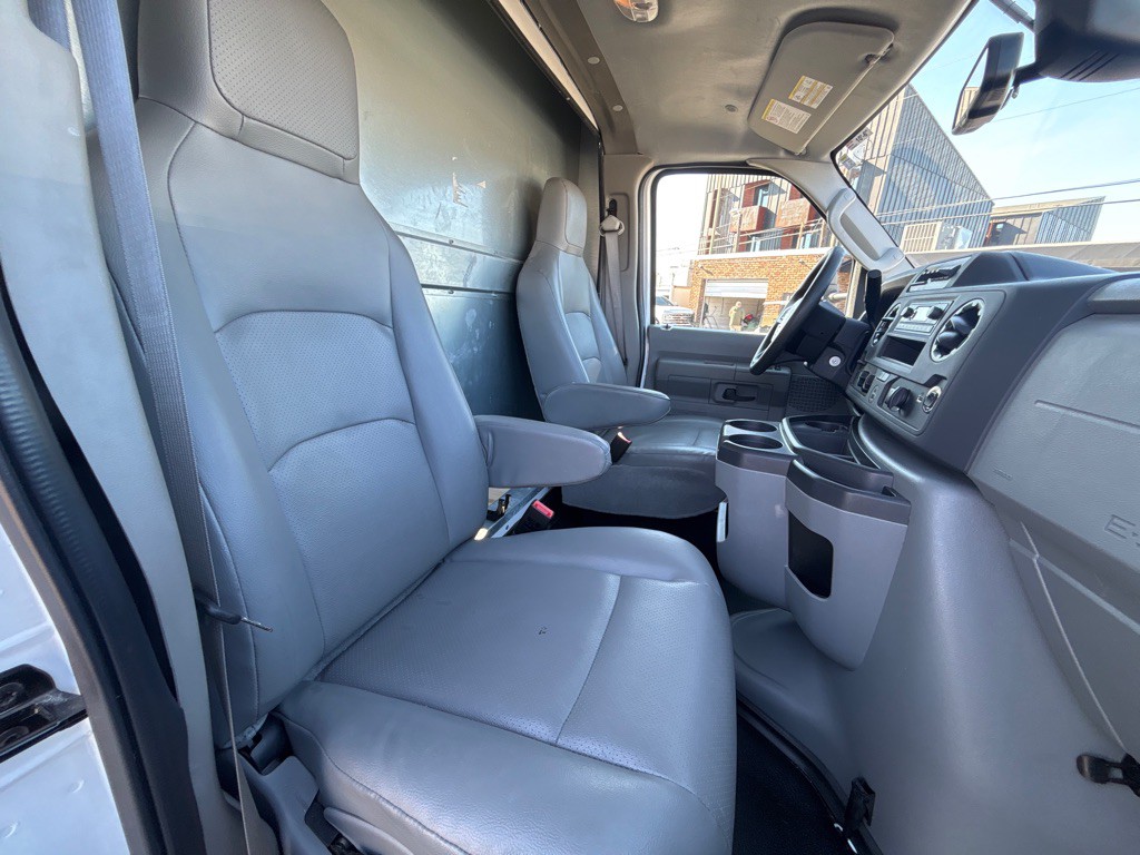 2024 Ford Econoline Image 20