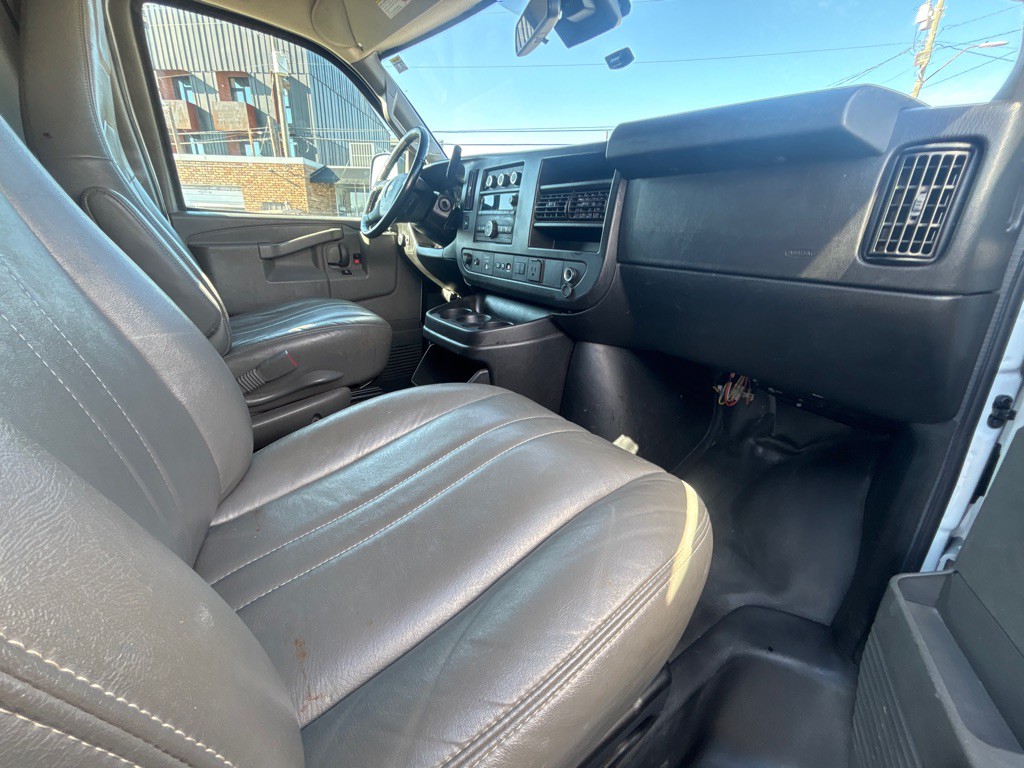 2021 Chevrolet Express Image 17