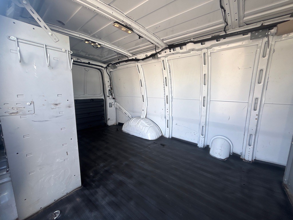 2021 Chevrolet Express Image 21