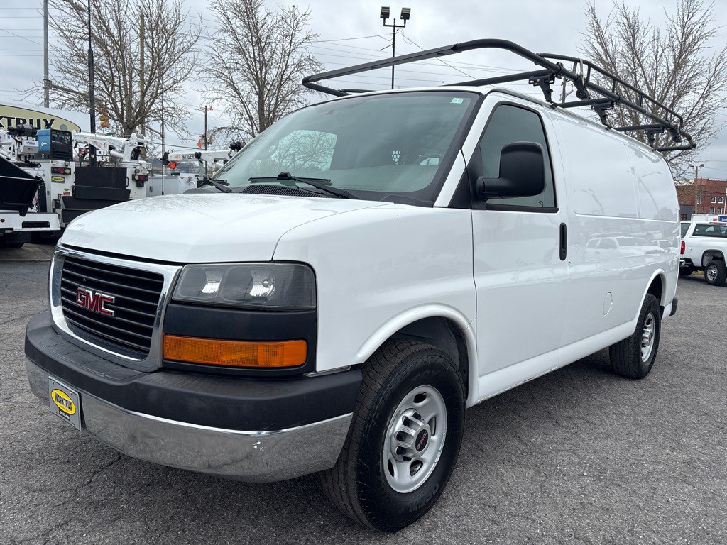 2015 GMC Savana Image 1