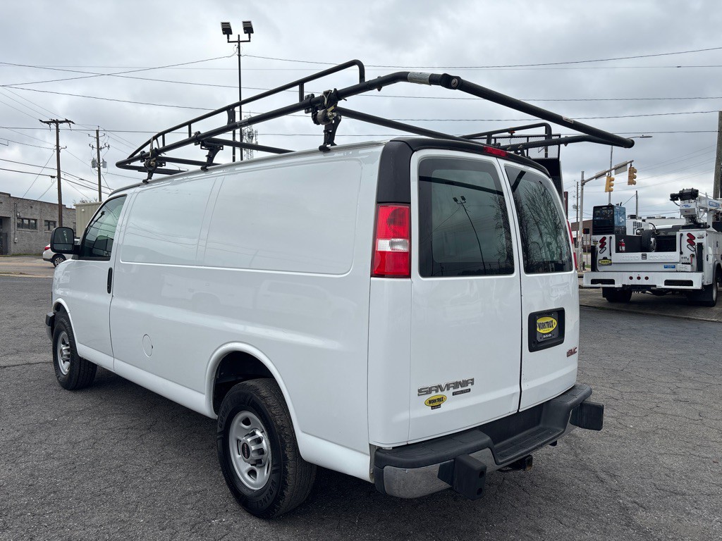 2015 GMC Savana Image 3