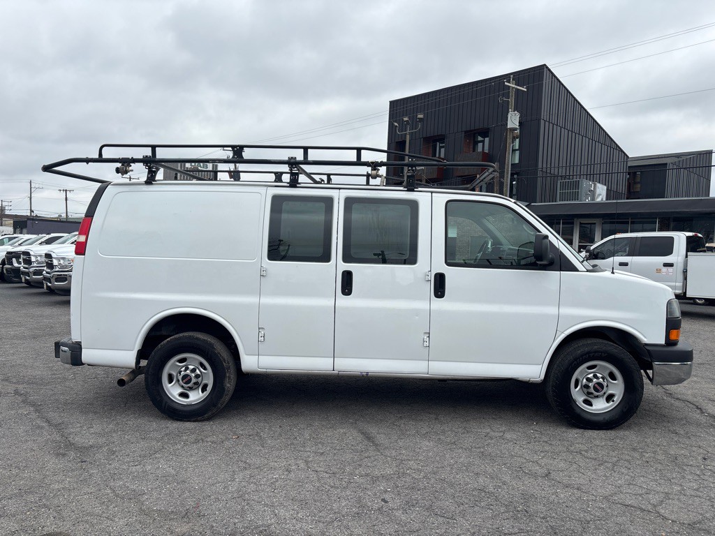 2015 GMC Savana Image 6