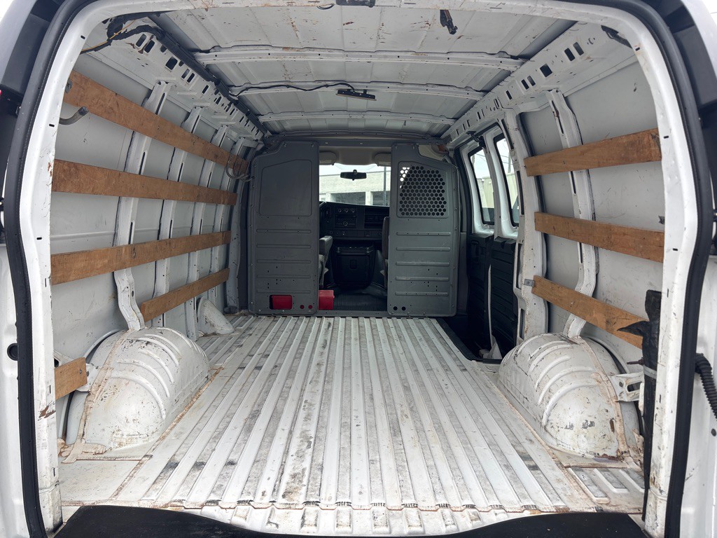 2015 GMC Savana Image 10