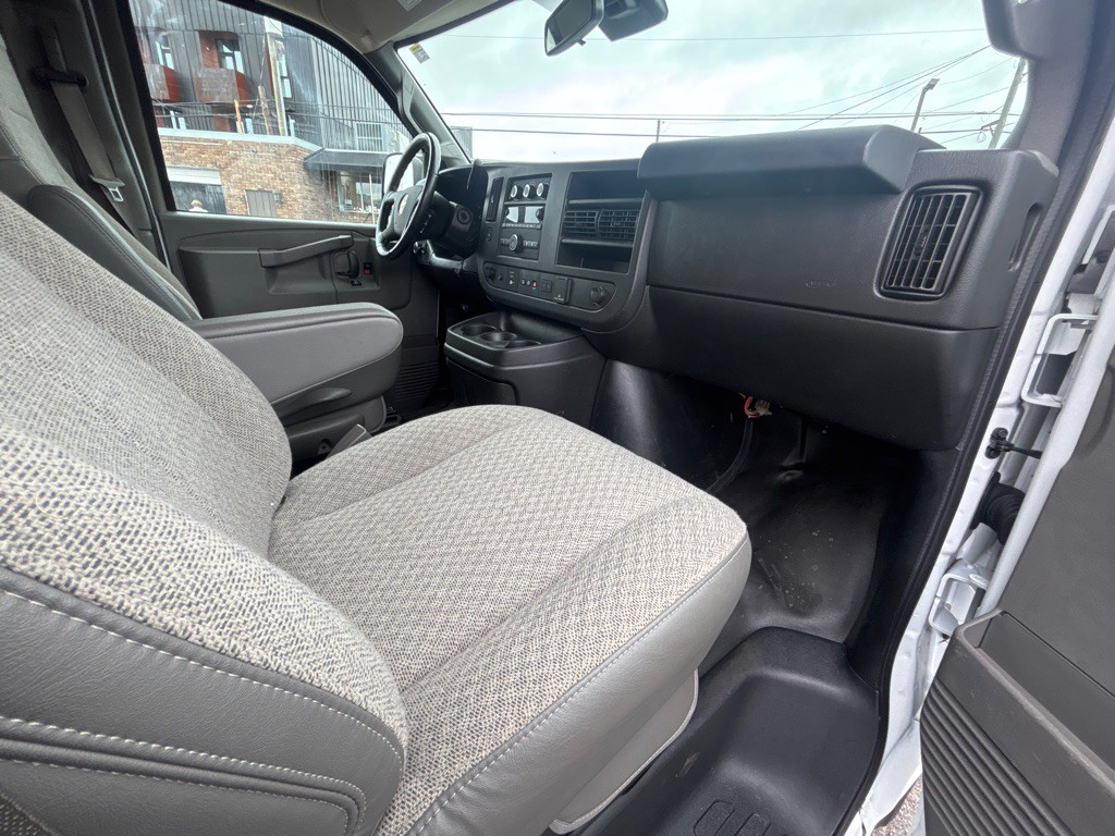 2020 Chevrolet Express Image 15