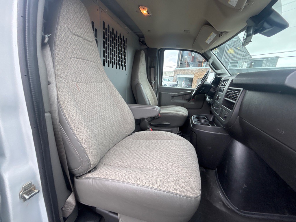 2020 Chevrolet Express Image 16