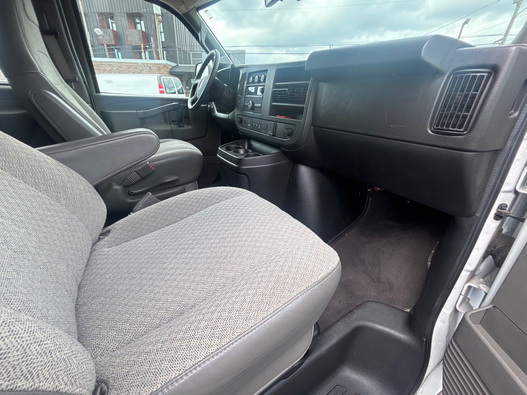 2020 Chevrolet Express Image 16