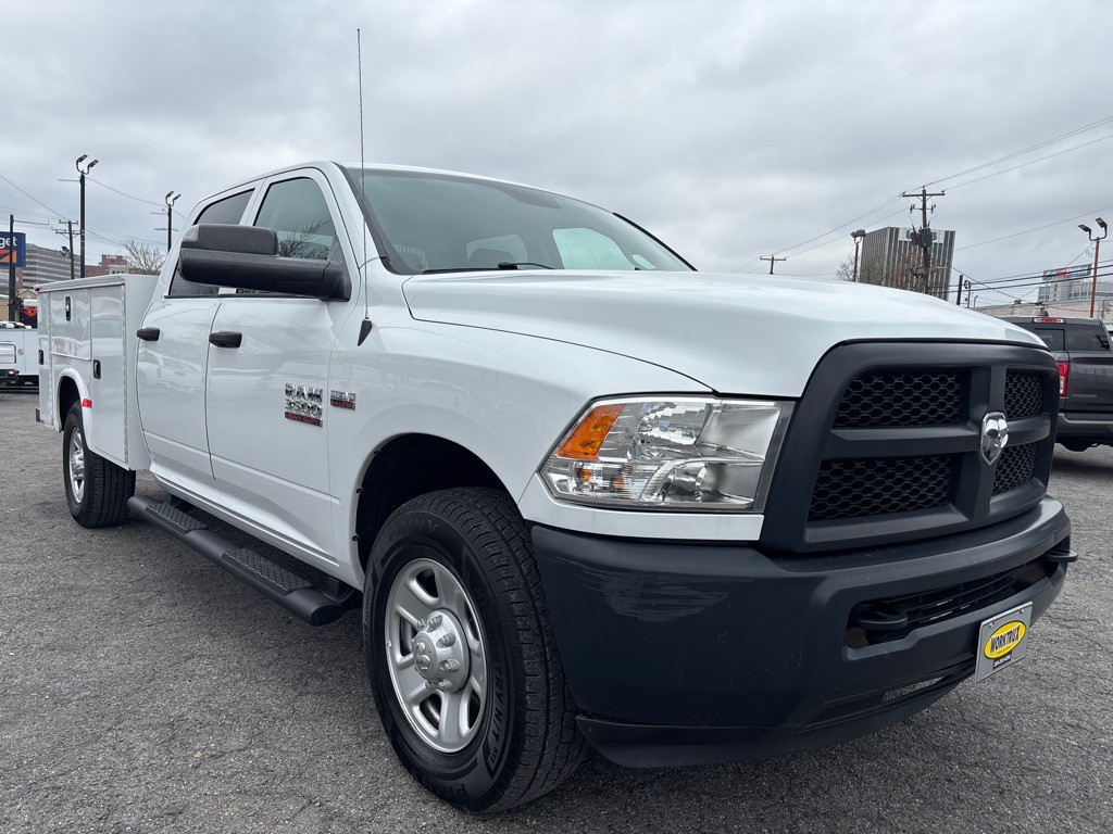 2017 RAM 3500 Image 7
