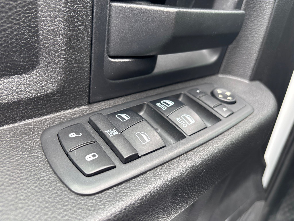 2017 RAM 3500 Image 10